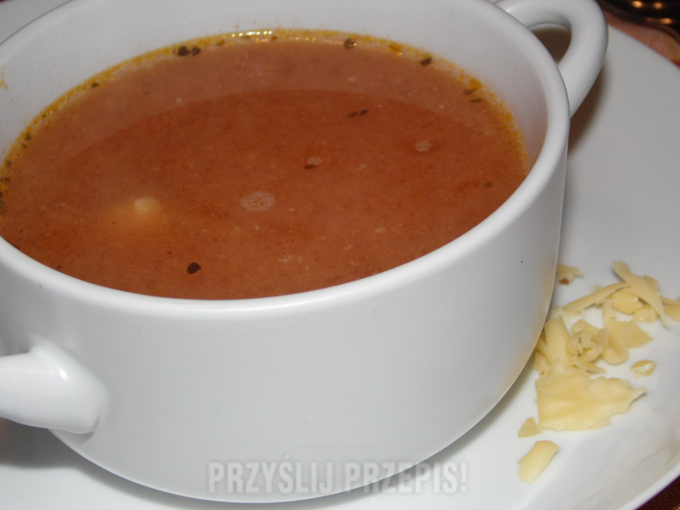 zupa pomidorowa z żółtym serem