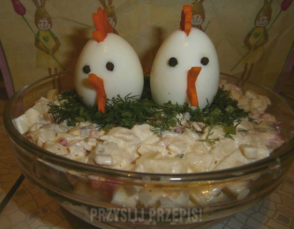 Świąteczna sałatka z pieczarek i jajek