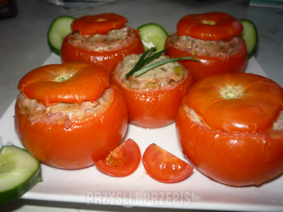 Mielone w pomidorach z oliwkami i serdem feta