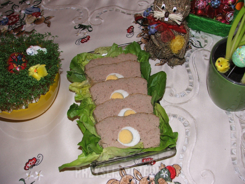 Wielkanocny pasztet z jajkiem