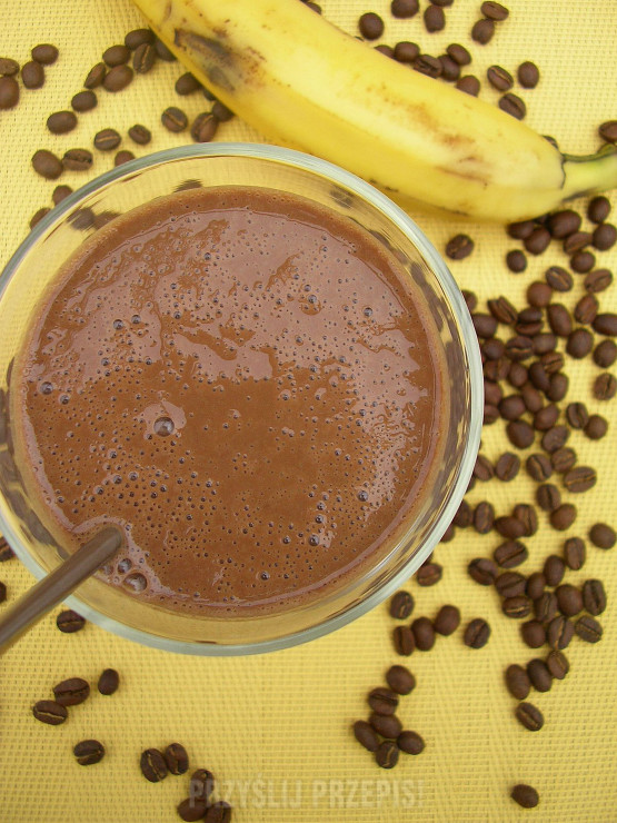 Koktajl śniadaniowy z bananem kawą i kakao