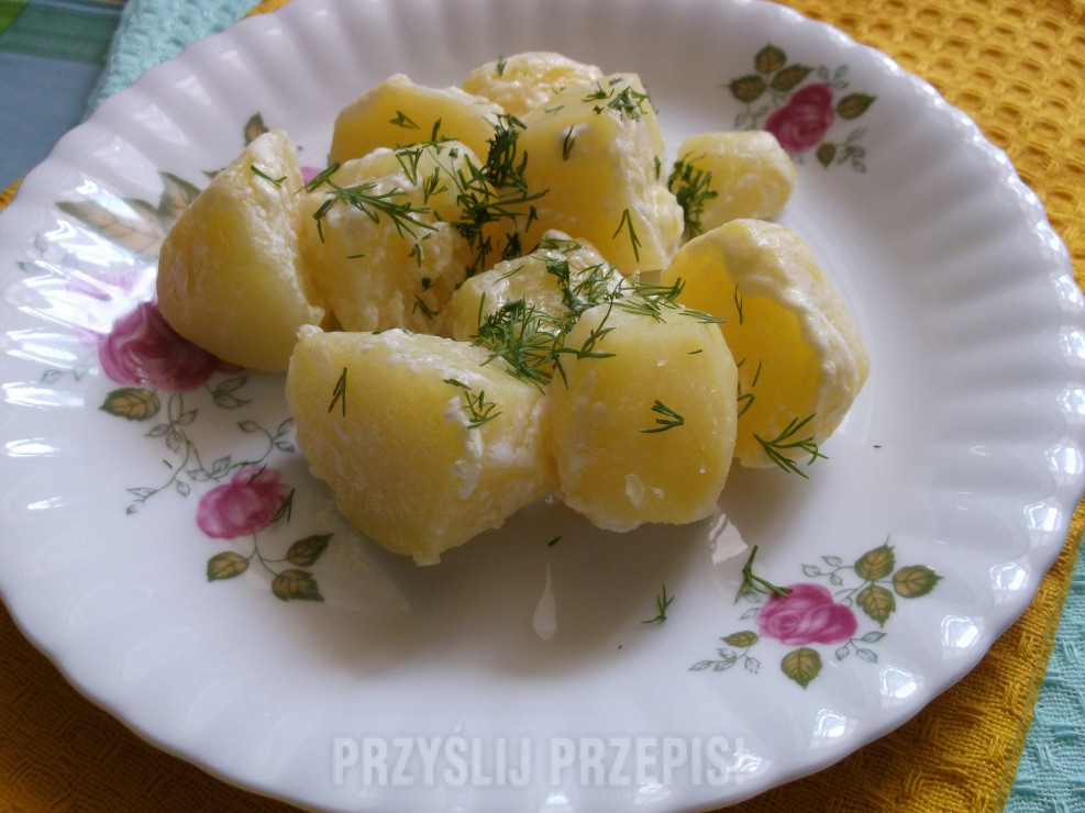 Młode ziemniaki w śmietanie wg.2milutkiej:):)