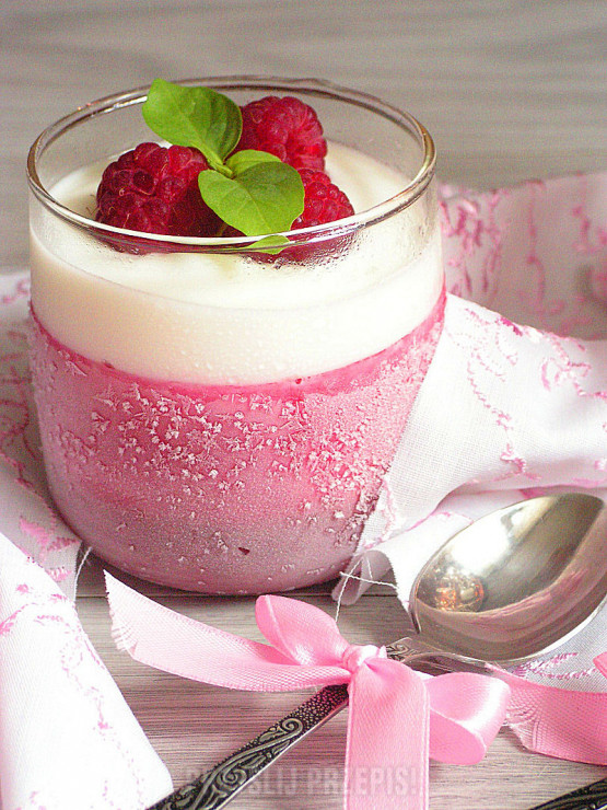 jogurt malinowy