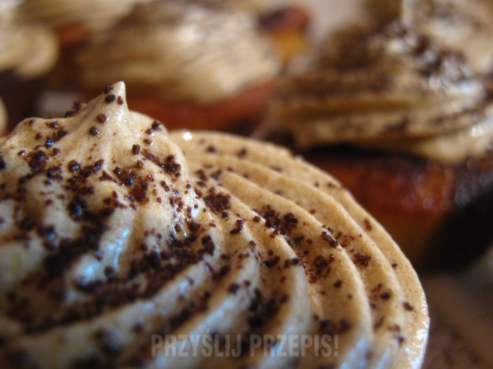 łaciate muffinki z masą kawową