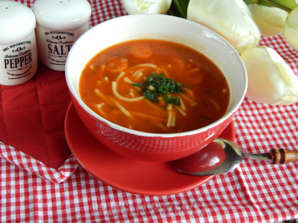 Zupa pomidorowa za swojskich pomidorów z makaronem 