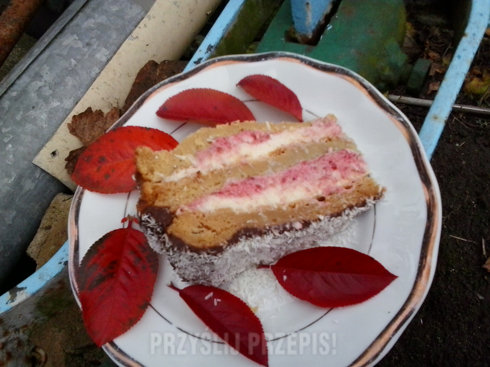Tort malinowo - kokosowy