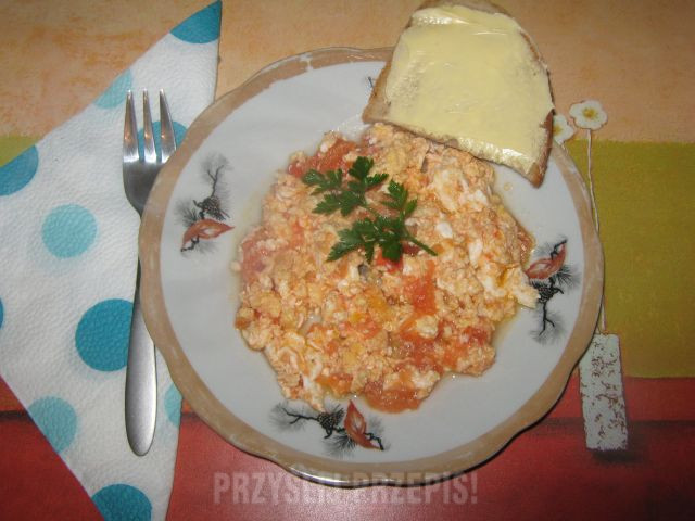 Jajecznica z pomidorami i cebulką wg.anka1988