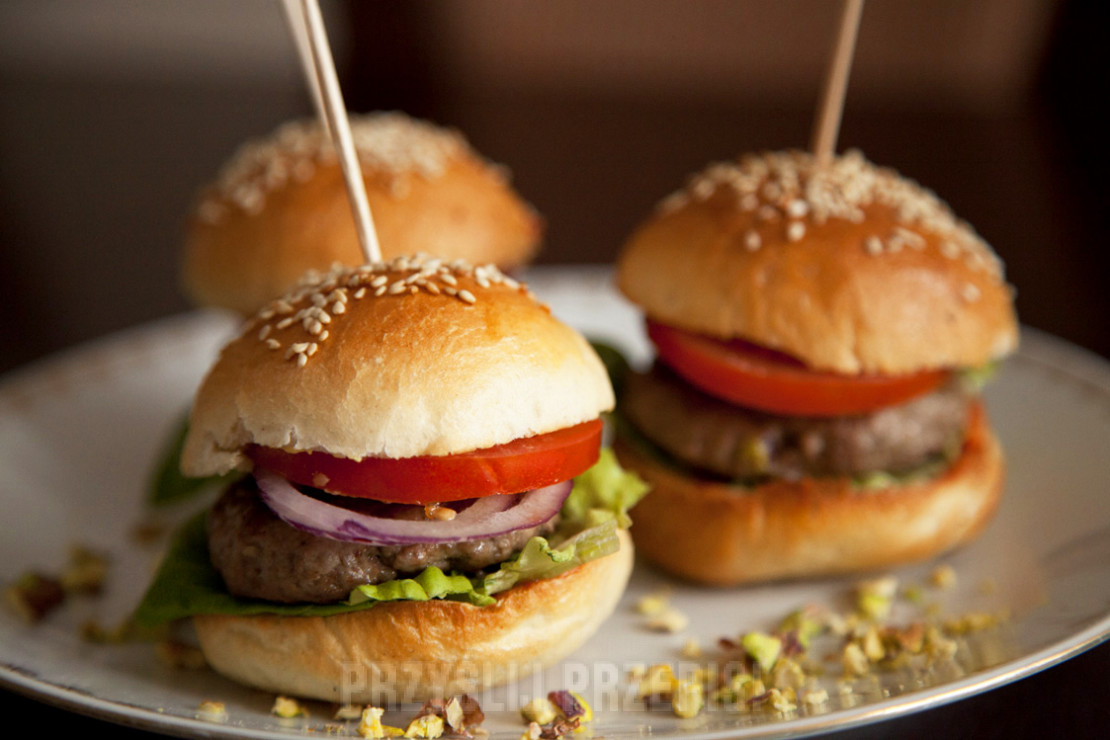 Mini-Hamburgery z pistacjami