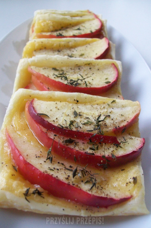 Mini tarty z serem i jabłkiem