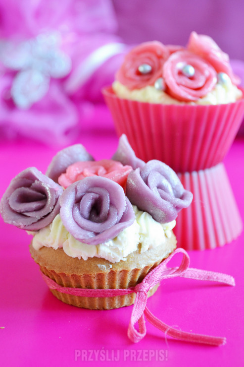 Piękne różowo- fioletowe muffiny