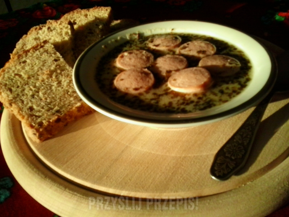 Czosnkowa zupa z parówkami