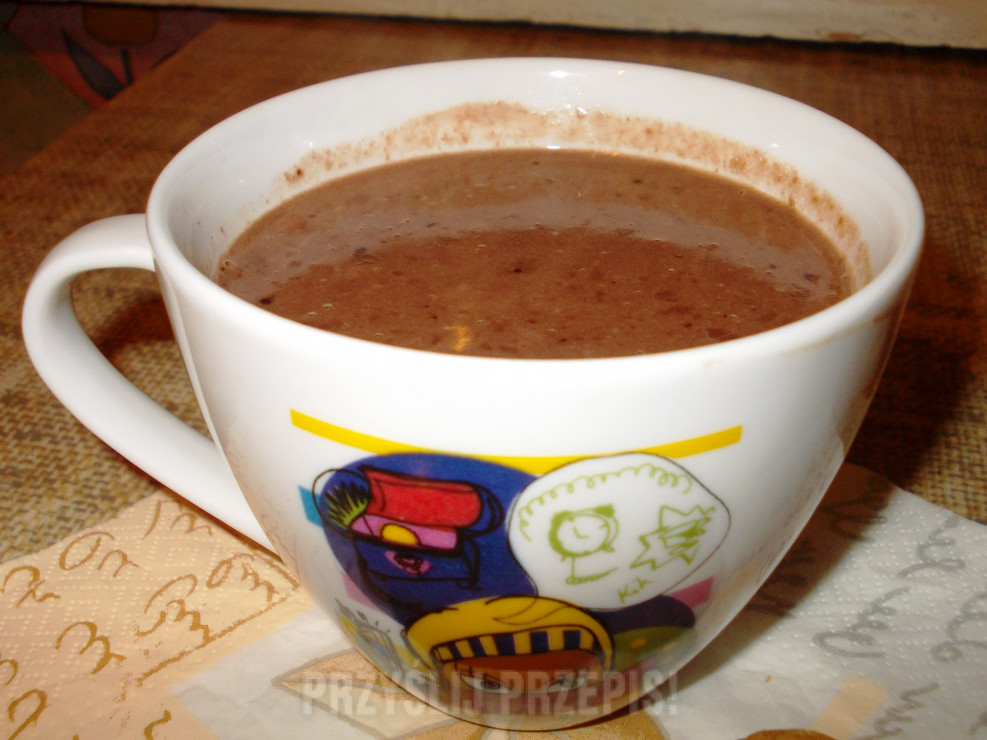 Gęsta gorąca czekolada z likierem czekolada-chilli