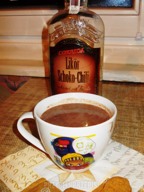 Gęsta gorąca czekolada z likierem czekolada-chilli