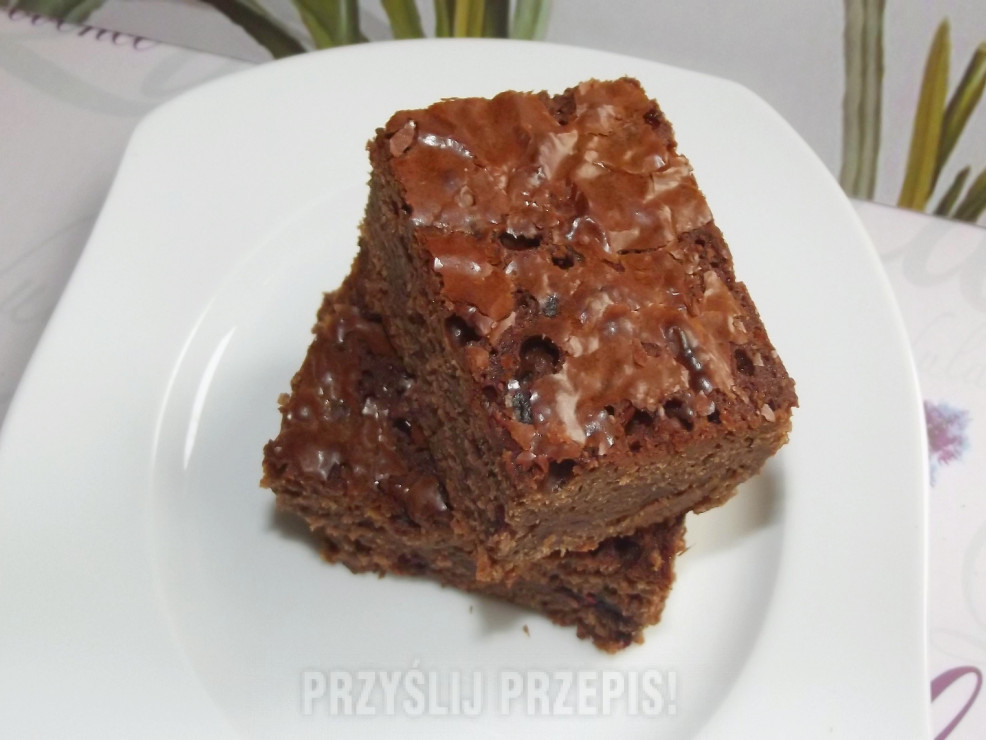 Czekoladowo-cynamonowe brownie z malinami