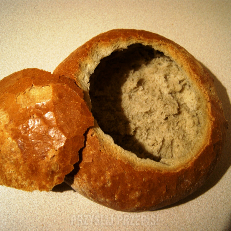 Wydrążony środek chleba