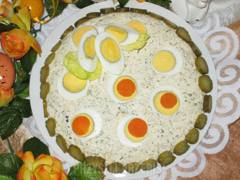 Tort serowy z jajkiem