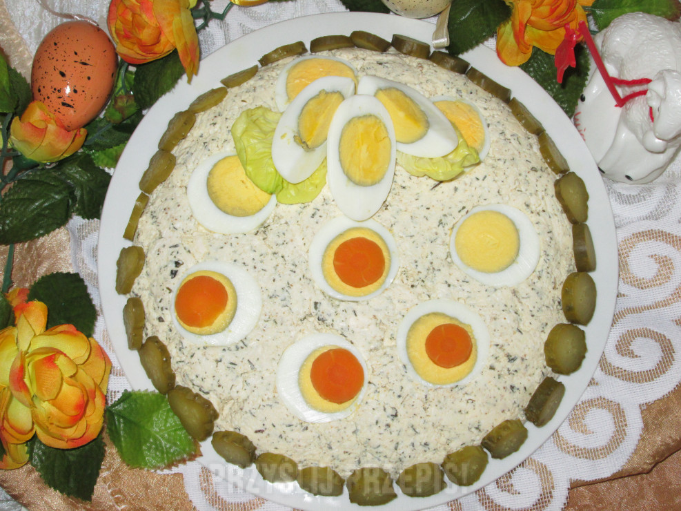 Tort serowy z jajkiem
