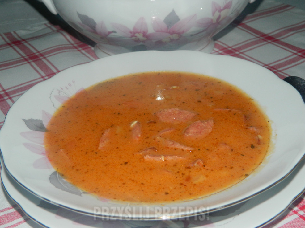 Zupka grochowa z kiełbaską