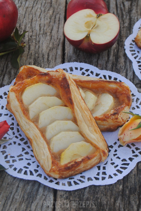 Francuskie ciastka z jabłkami  i toffi
