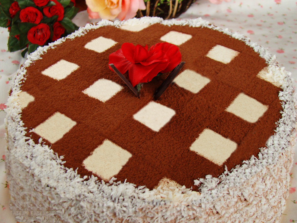 Tort czekoladowo – ajerkoniakowy