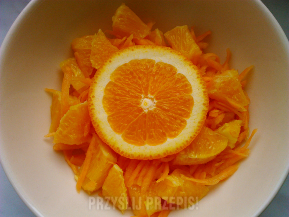 Surówka marchewkowo - pomarańczowa z miodem