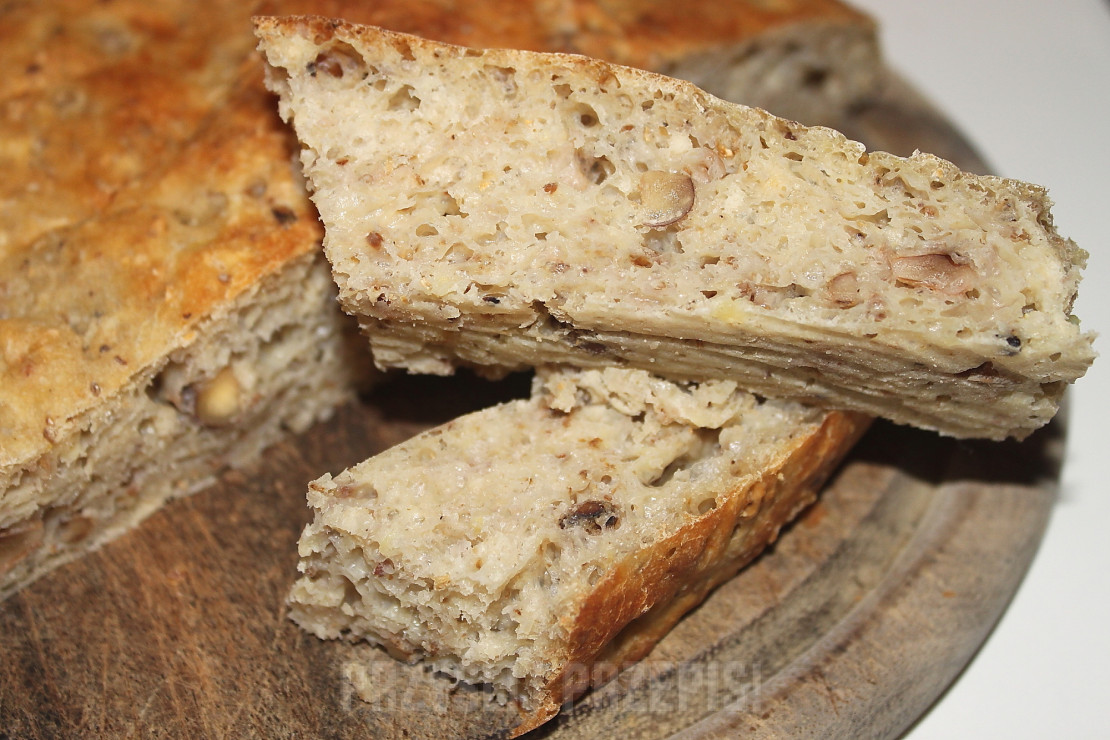 Chleb orkiszowo-ziemniaczany z orzechami