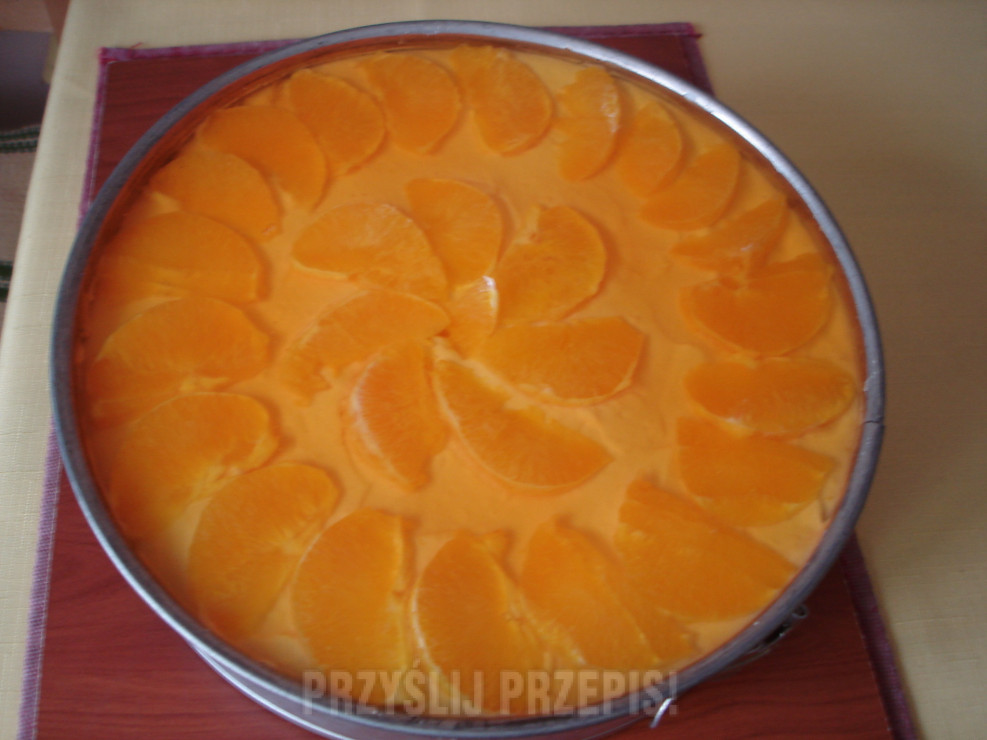 Pomarańczowy sernik na zimno na kruchych babeczkach
