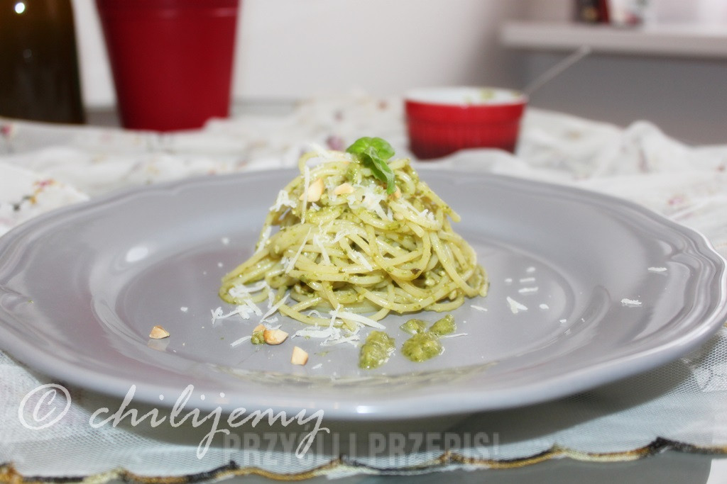 Spaghetti z zielonym pesto alla genovese