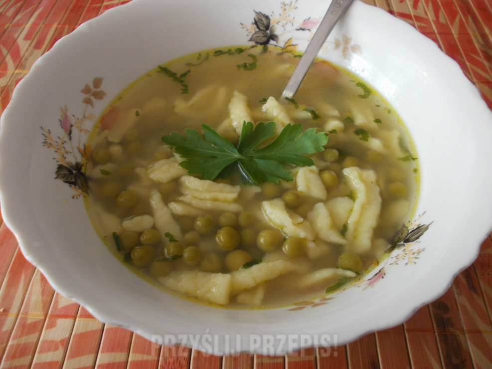 Zupa z zielonego groszku z lanym ciastem