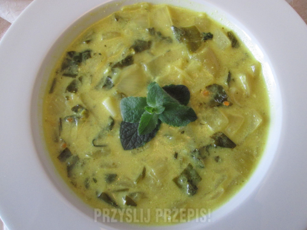 Zupa cebulowa z zieleniną i curry