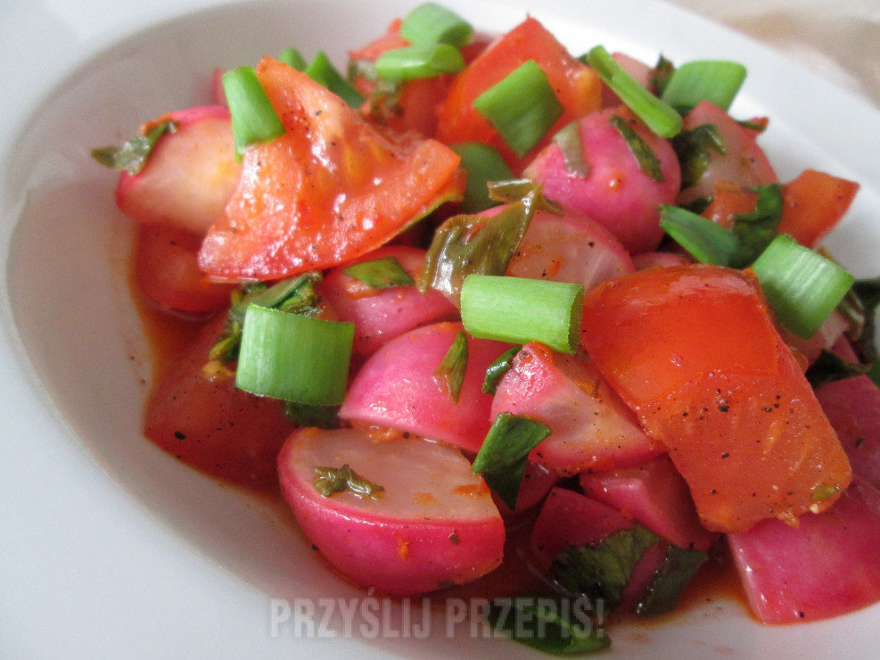 Rzodkiewka duszona z pomidorami