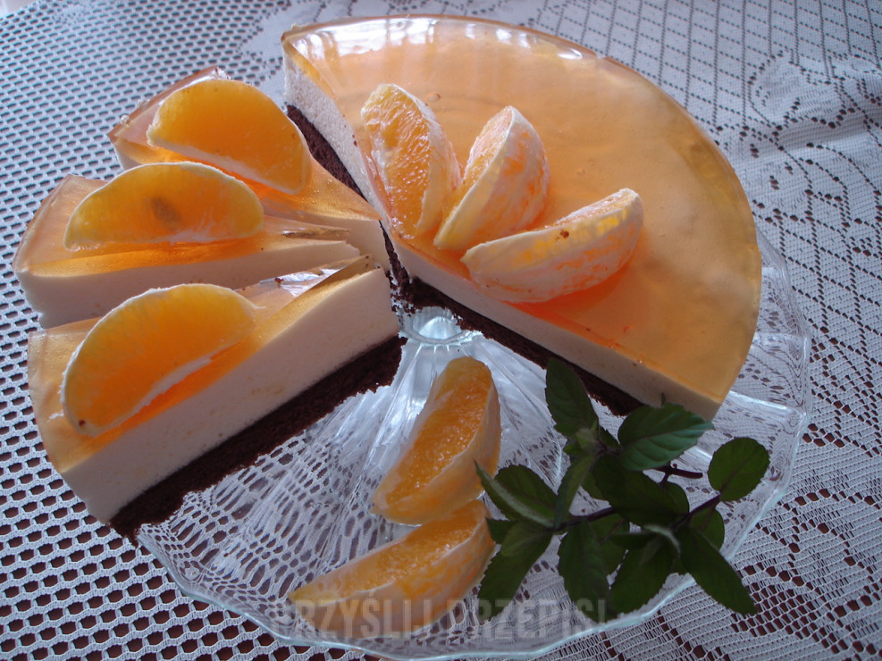 Ciasto biszkoptowe z delikatną pianką pomarańczową