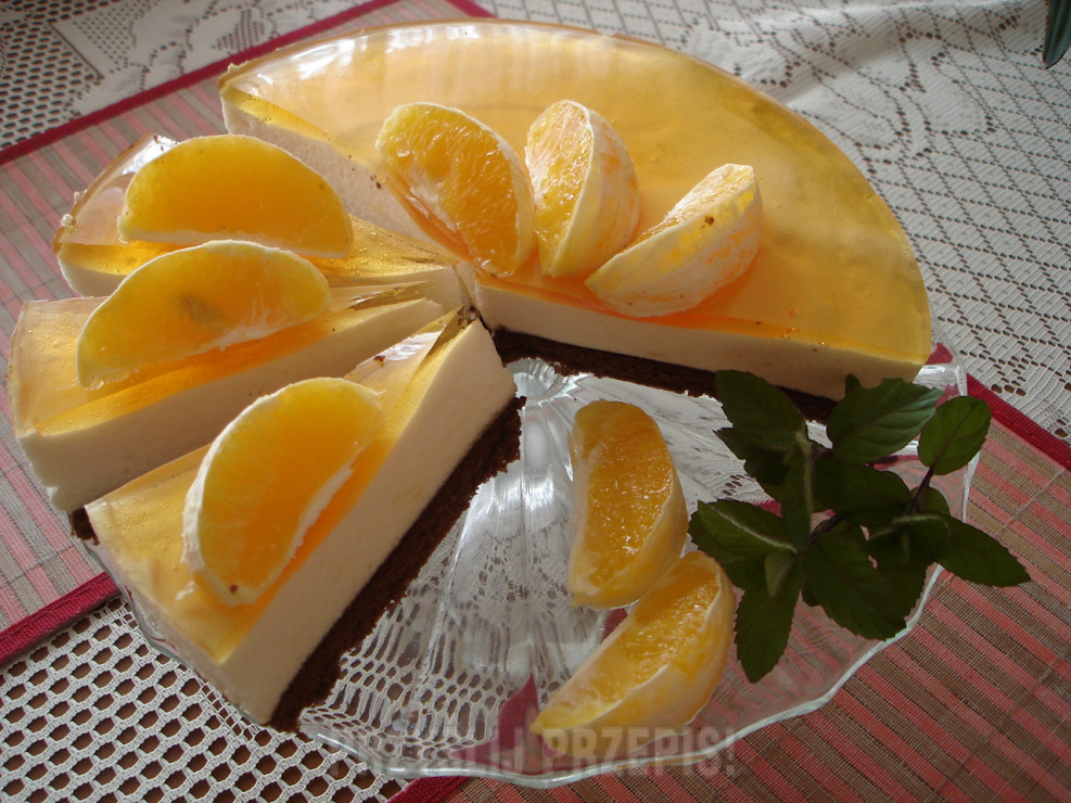Ciasto biszkoptowe z delikatną pianką pomarańczową
