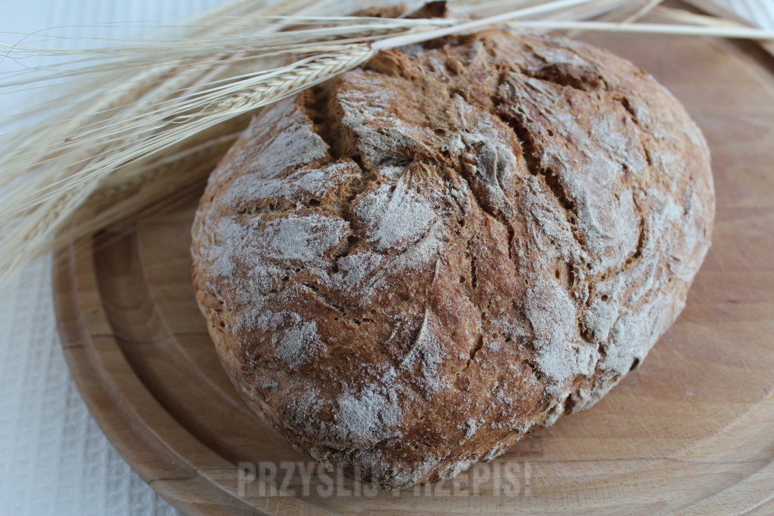 Chleb pszenny z garnka żeliwnego