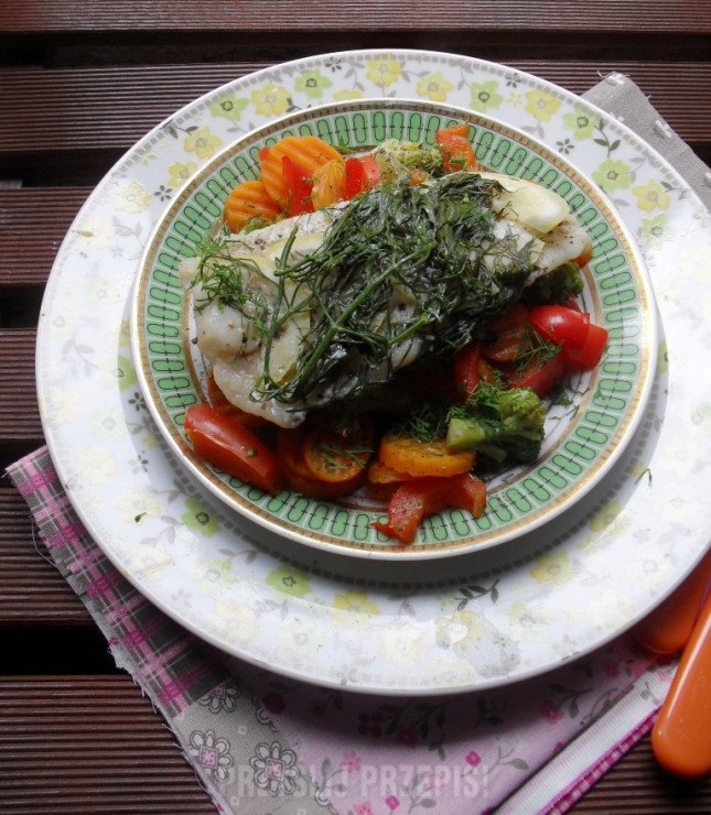 Bardzo zdrowa ryba na parze z warzywami 