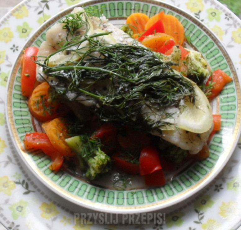 Bardzo zdrowa ryba na parze z warzywami 