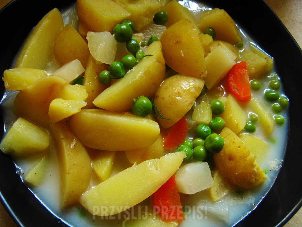 Zupa z młodych ziemniaków i letnich warzyw