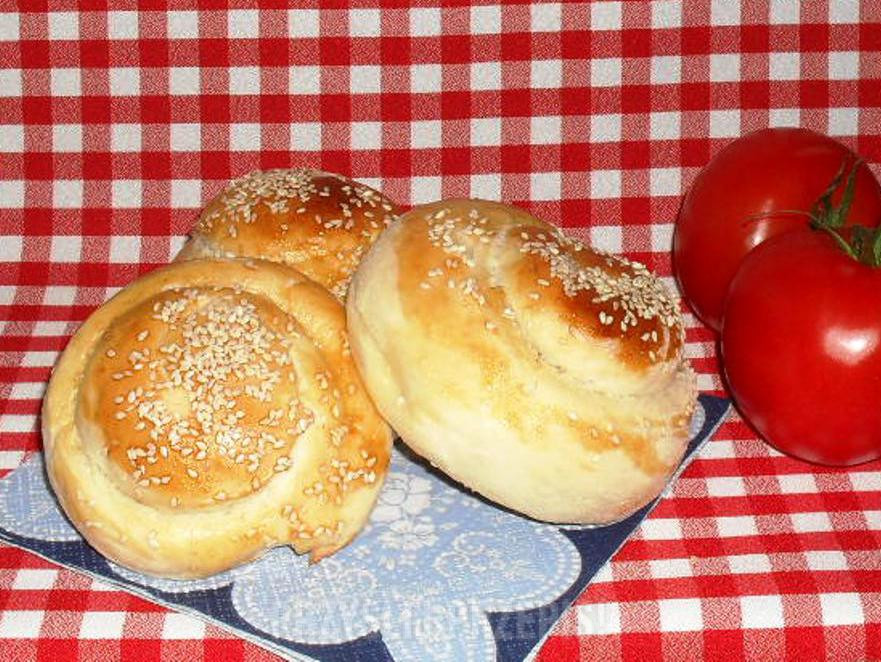 Tiropsomo czyli greckie bułeczki z serem feta