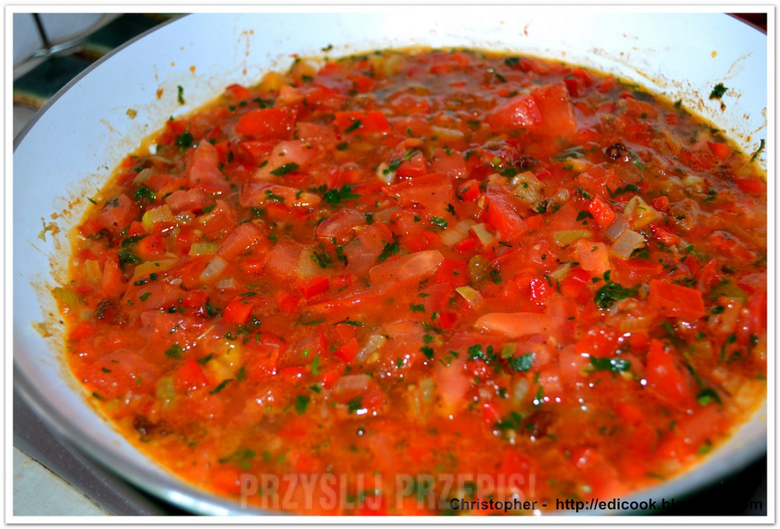 Kabaczek  w  egzotycznym sosie pomidorowym.