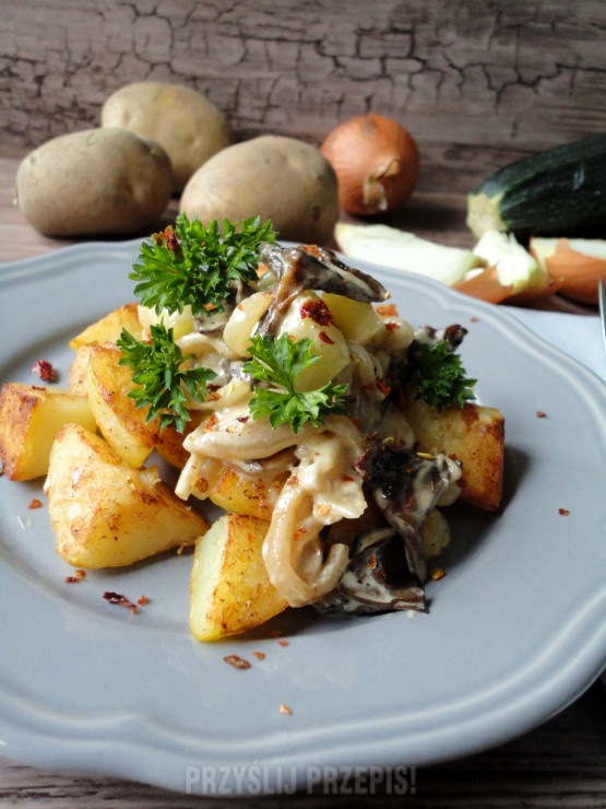 Smażone ziemniaki z kremowymi grzybami
