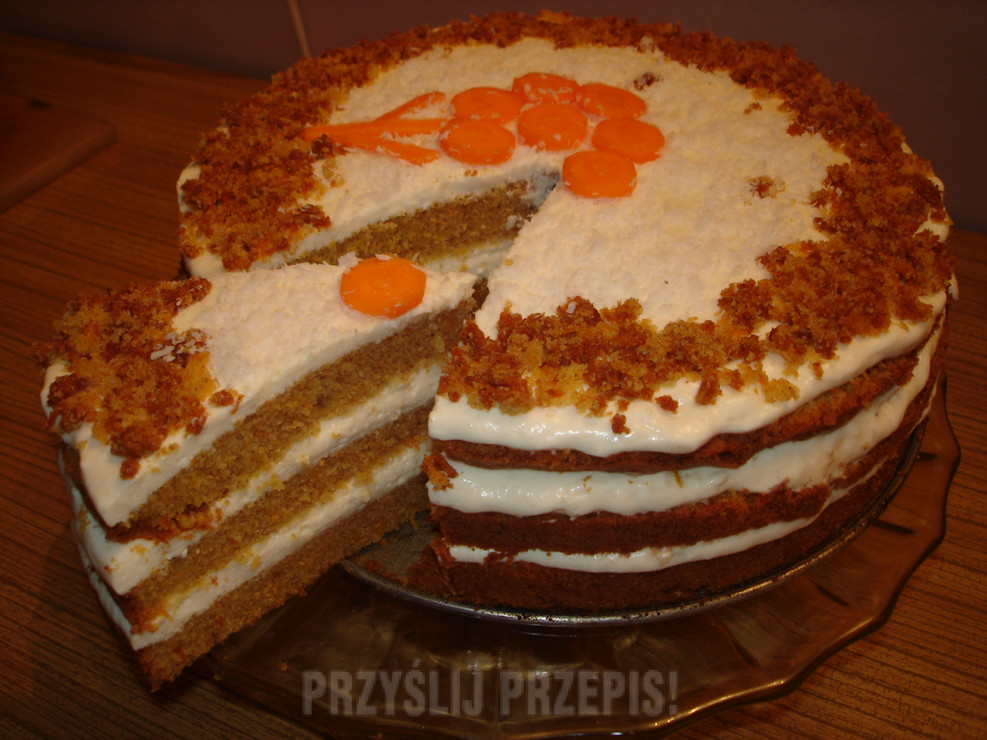 Tort marchewkowy z nadzieniem pomarańczowym