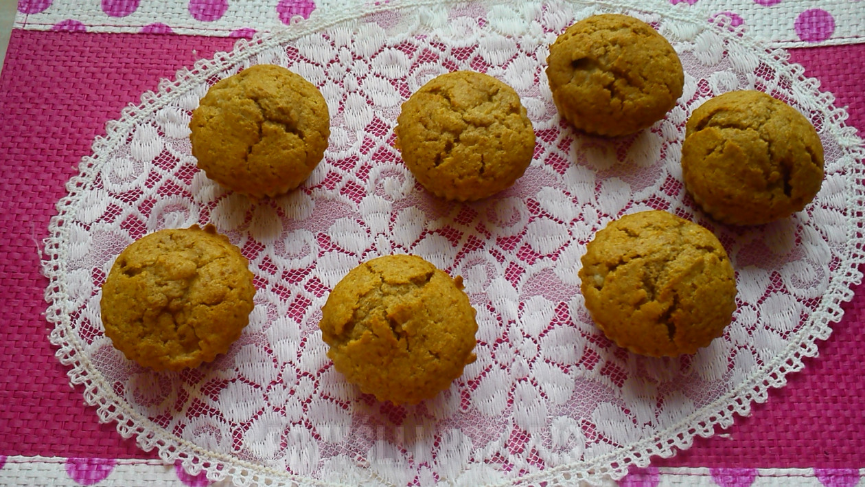 pełnoziarniste muffinki z gruszkami