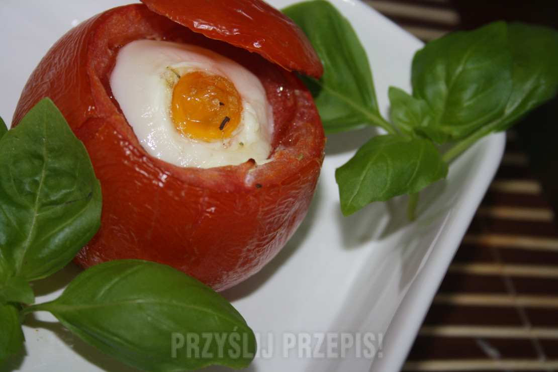 jajka zapiekane w pomidorowych kokilkach
