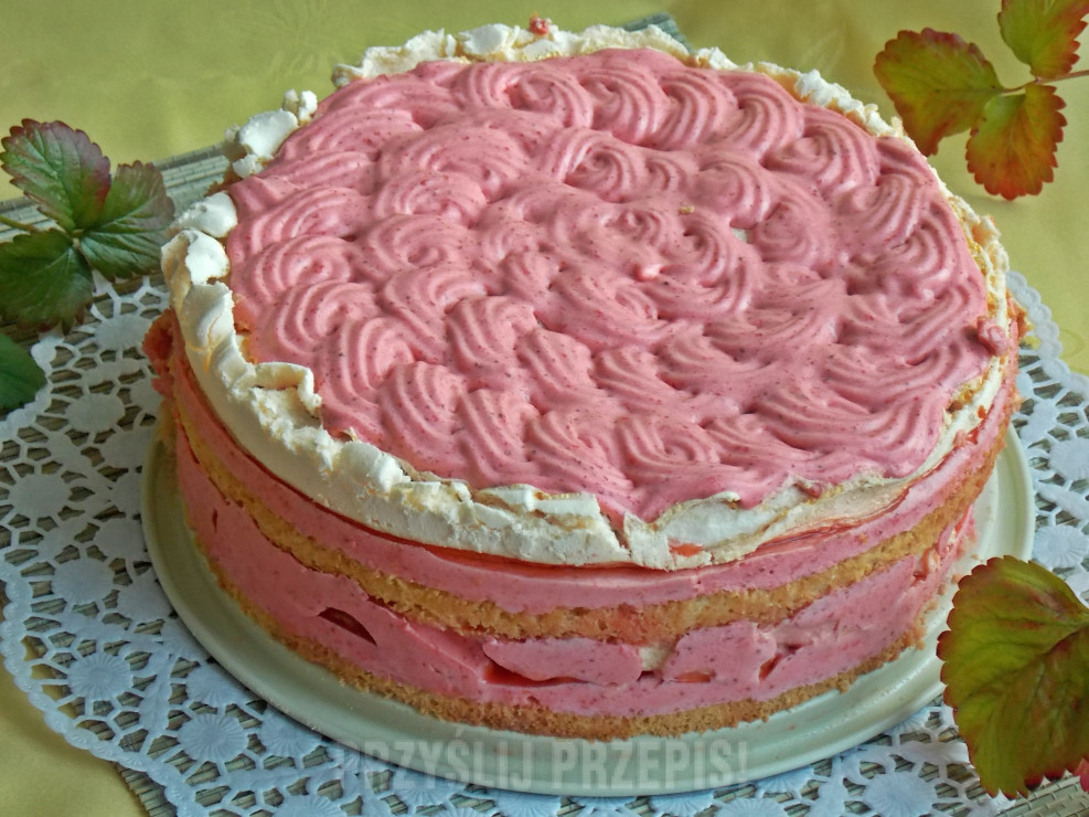 Tort biszkoptowo-bezowy
