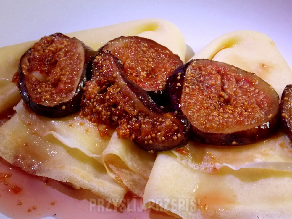 Naleśniki z karmelizowanymi figami z odrobiną nalewki wiśniowej