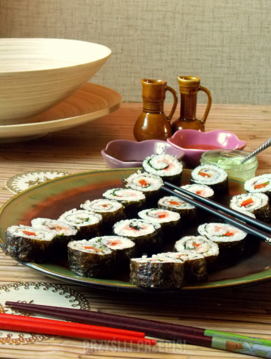 Sushi z podwędzanym łososiem