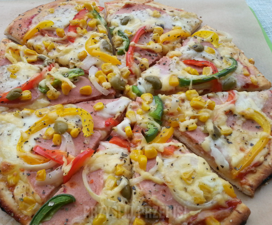 kolorowa pizza z papryką