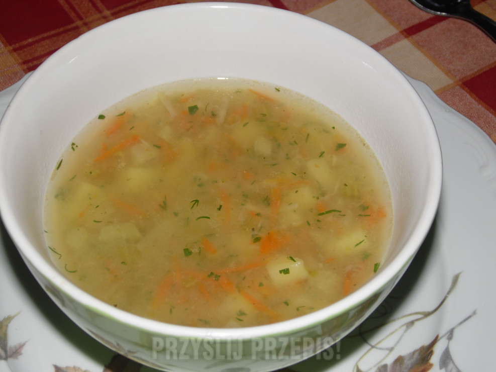 zupa jarzynowa z zielonym groszkiem