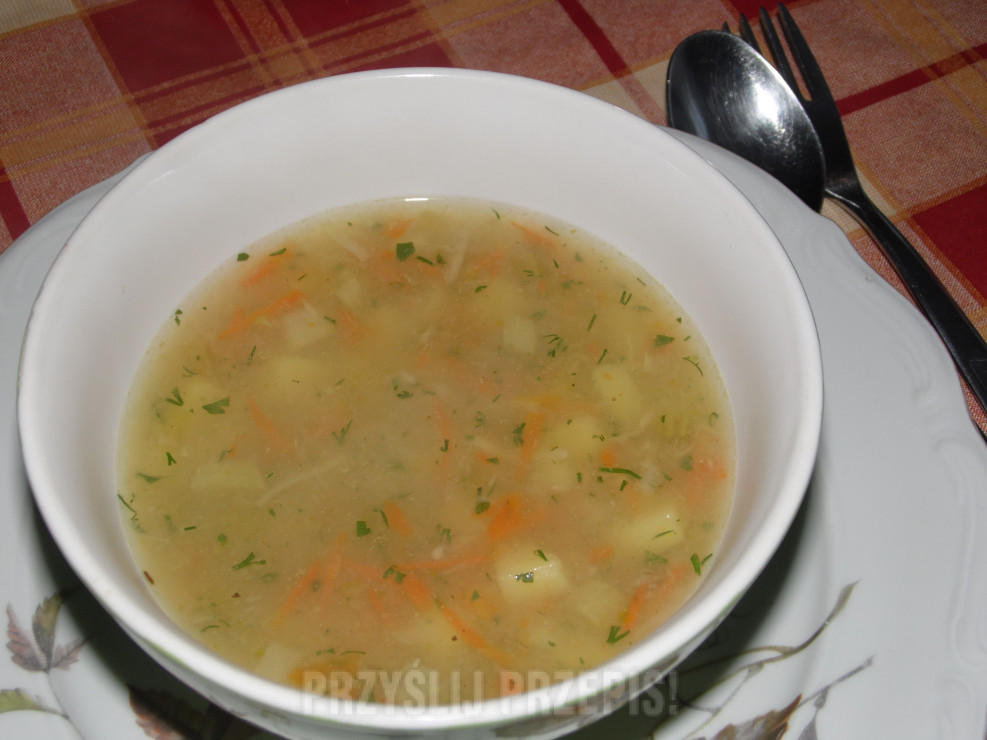 zupa jarzynowa z zielonym groszkiem