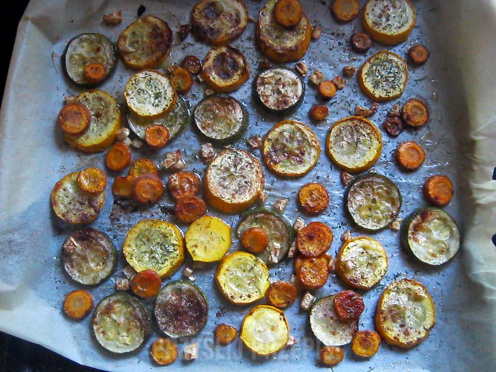 Pieczone warzywa z sosem koperkowym